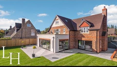 Tranquil Luxury: Stunning Six-Bedroom House in Plenty for Sale